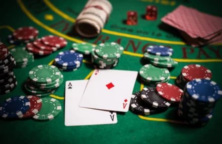 Tampilan platform botak178 dengan kategori sportsbook dan casino di layar